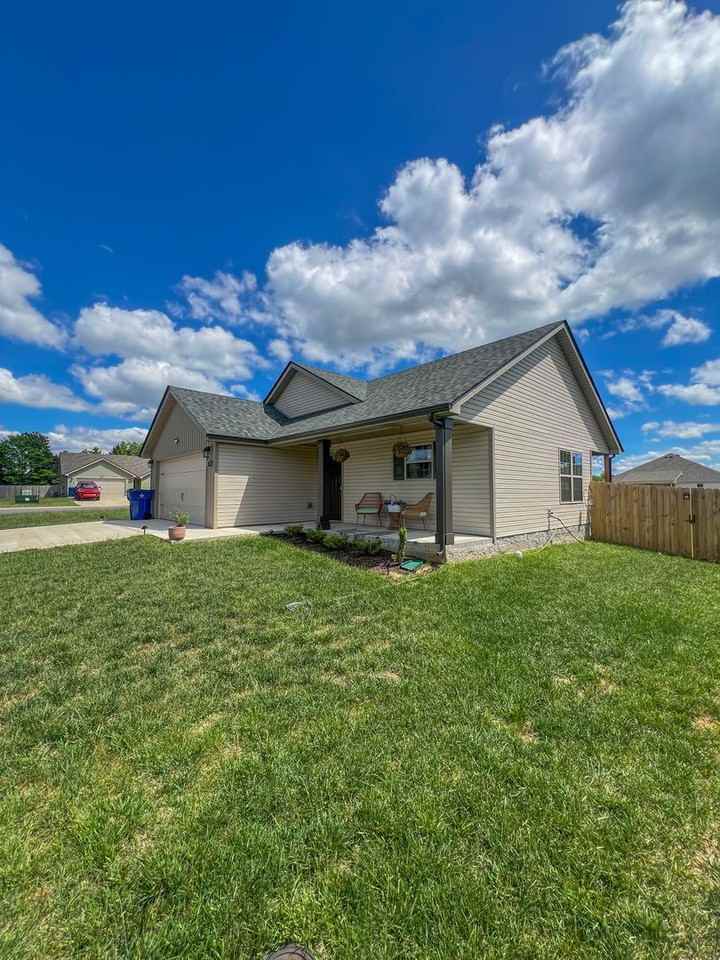 702 Gleason Dr - Photo 3 of 50
