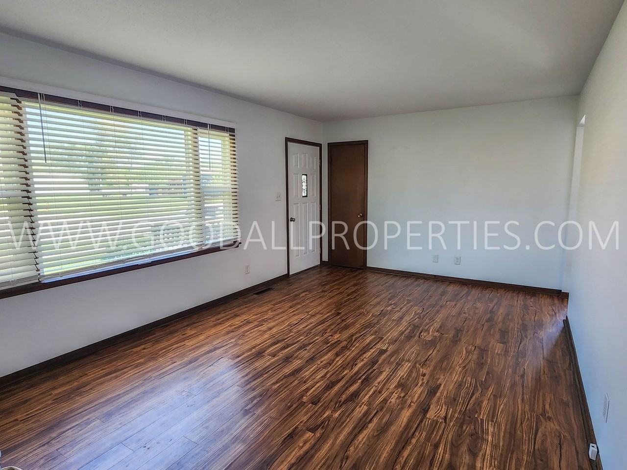606 Main St - Photo 2 of 9