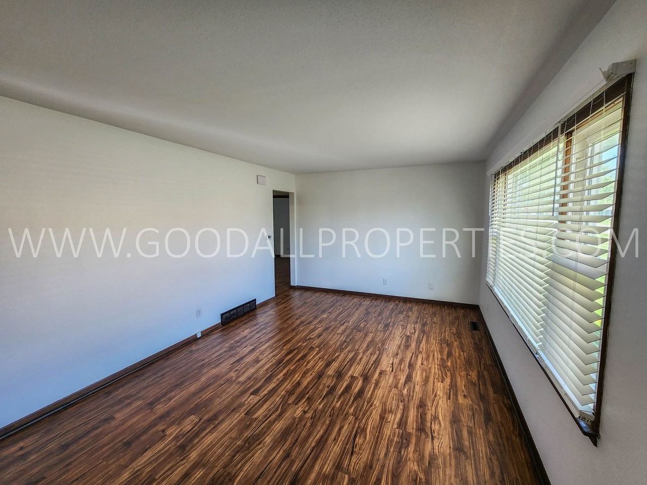 606 Main St - Photo 3 of 9