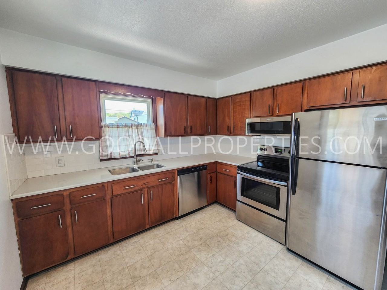 606 Main St - Photo 4 of 9