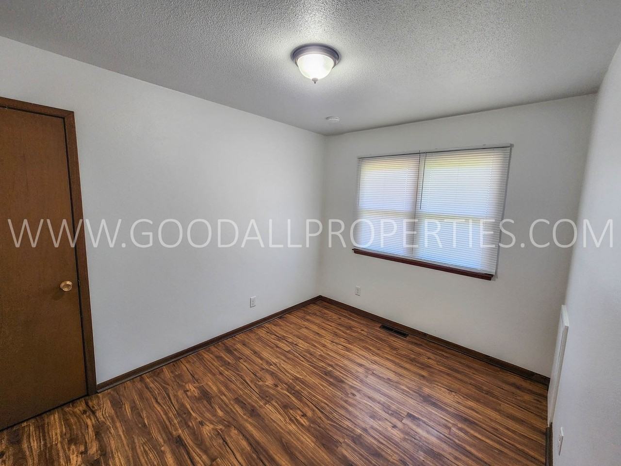606 Main St - Photo 5 of 9