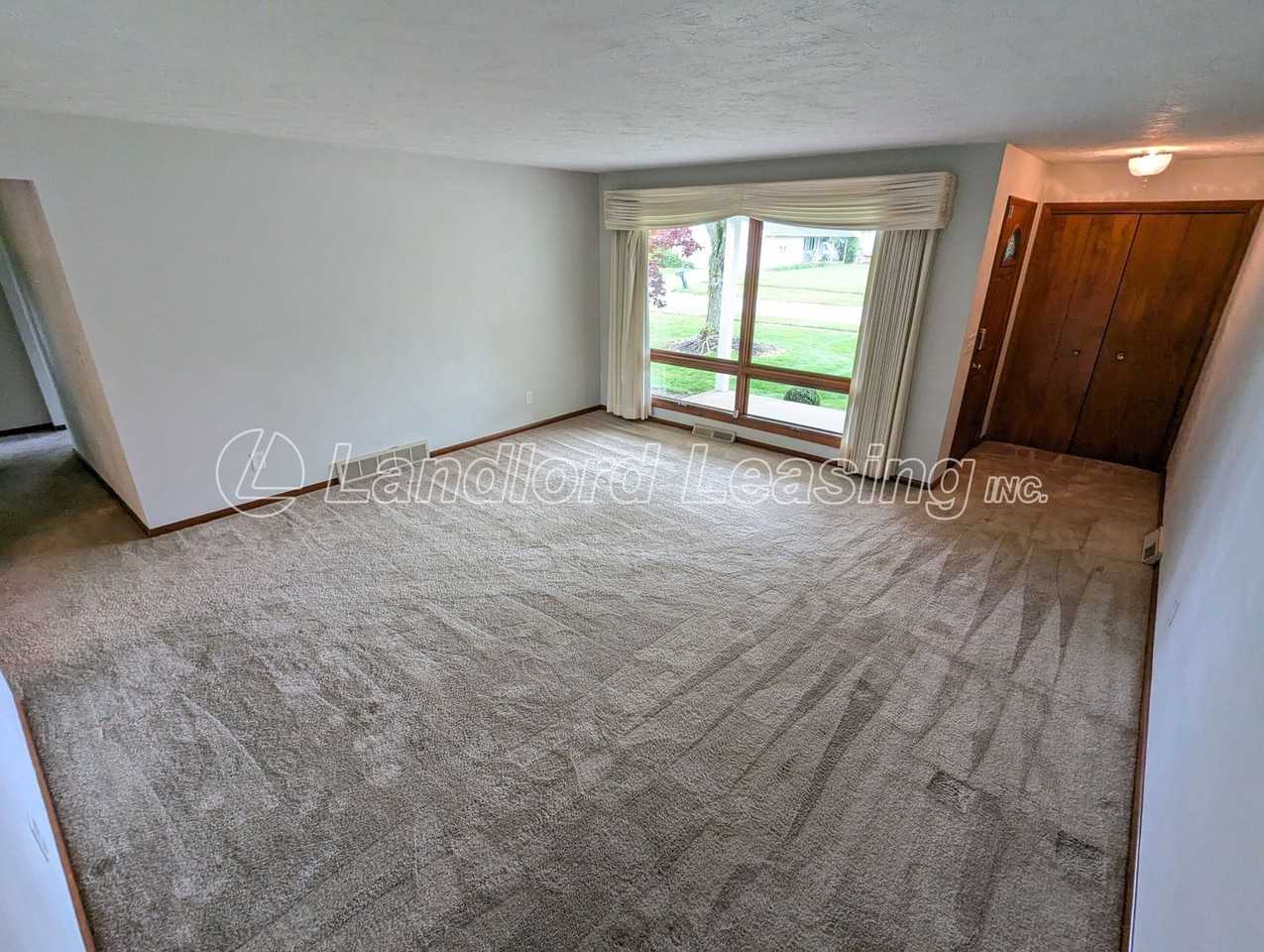 2823 Brookview Dr - Photo 3 of 19