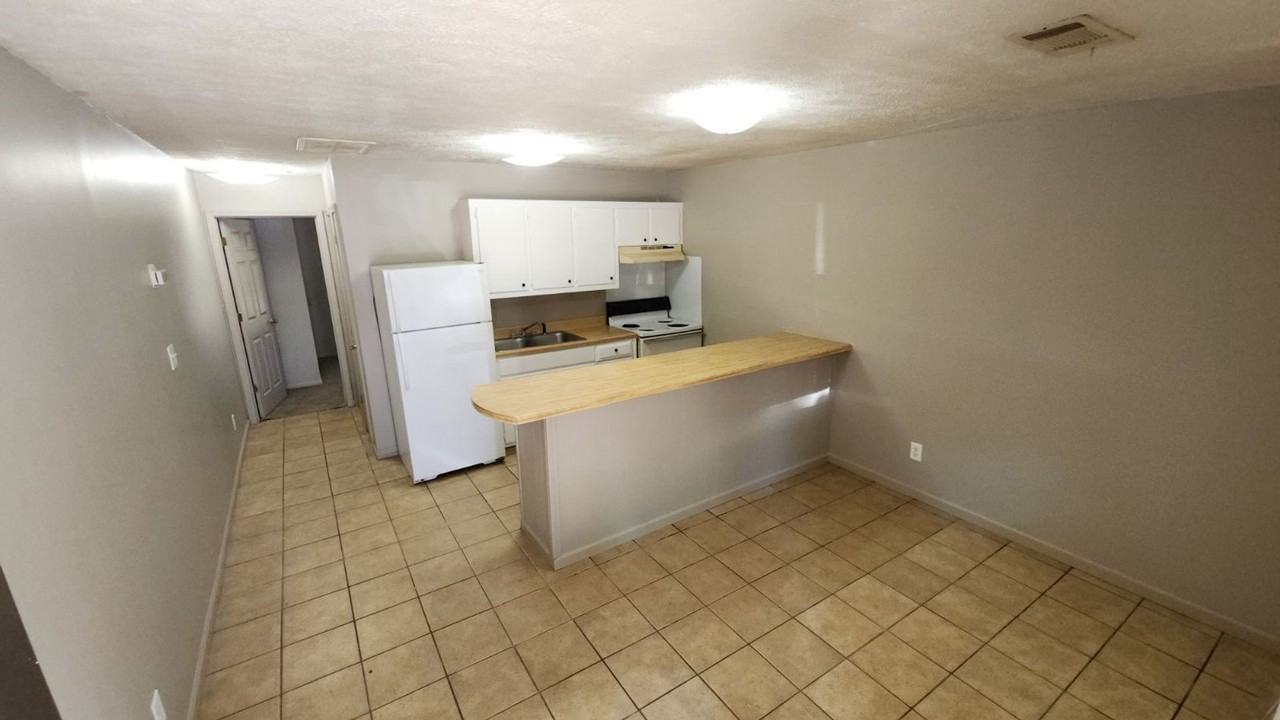 108 Smith Dr #5 - Photo 2 of 6