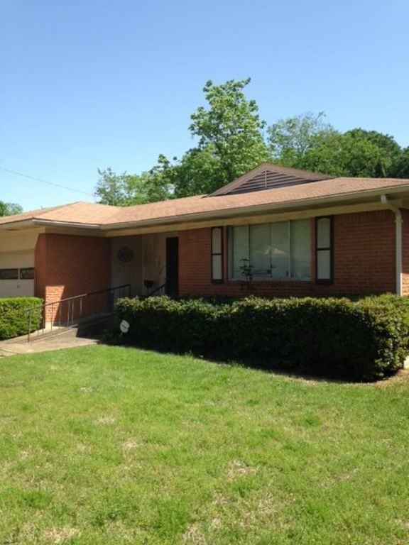 2346 Hillsboro Ave - Photo 2 of 11