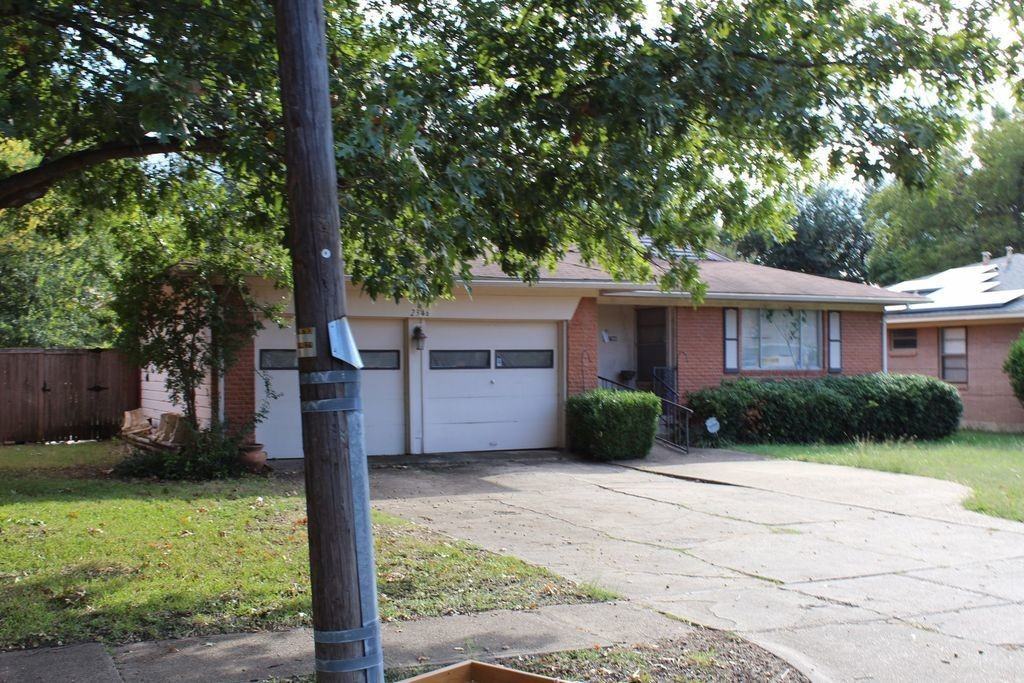 2346 Hillsboro Ave - Photo 3 of 11