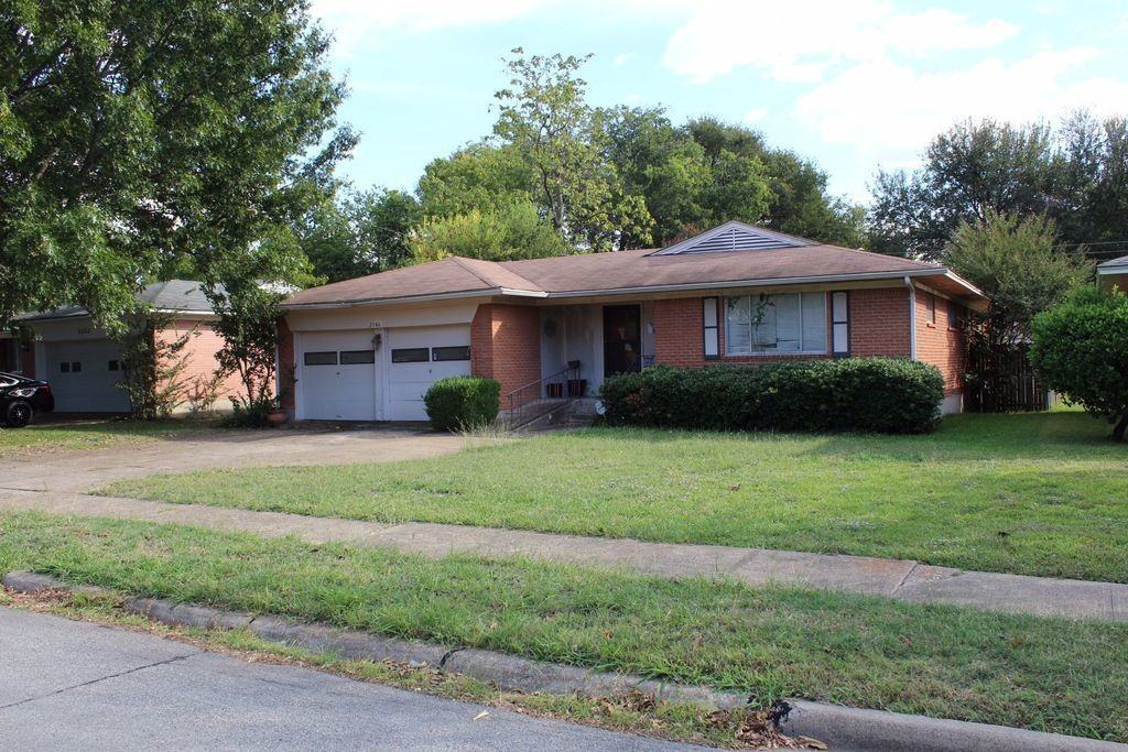 2346 Hillsboro Ave - Photo 4 of 11