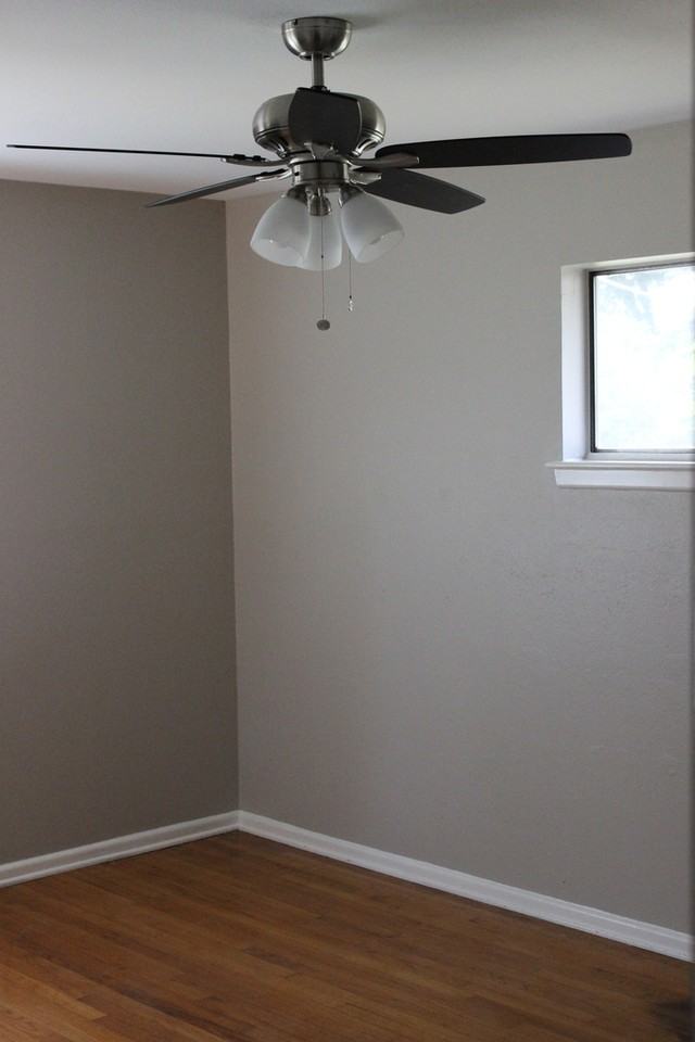 2346 Hillsboro Ave - Photo 5 of 11