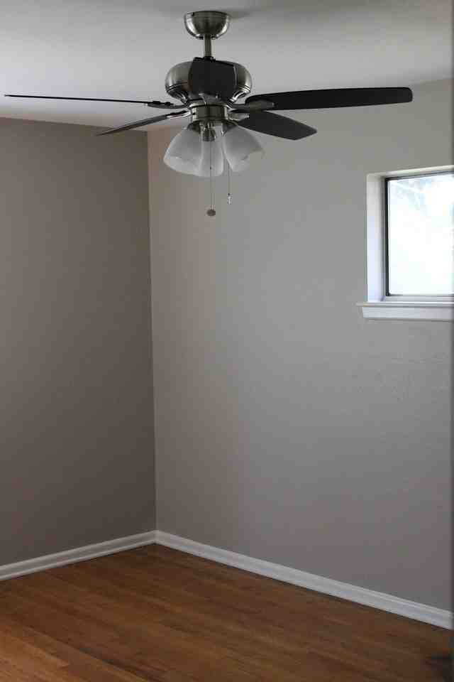 2346 Hillsboro Ave - Photo 6 of 11