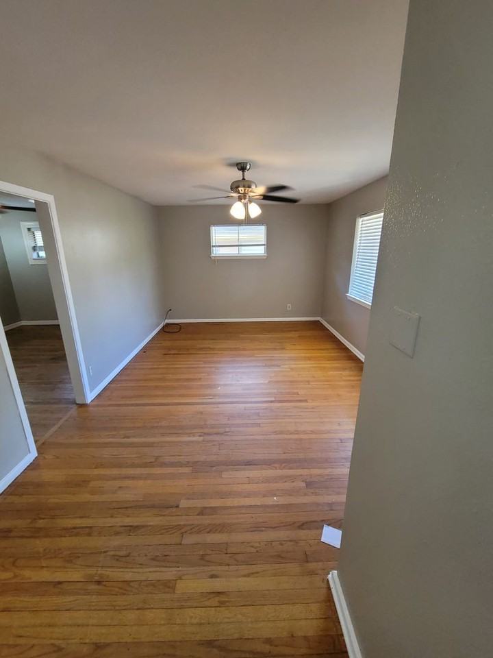 2346 Hillsboro Ave - Photo 7 of 11