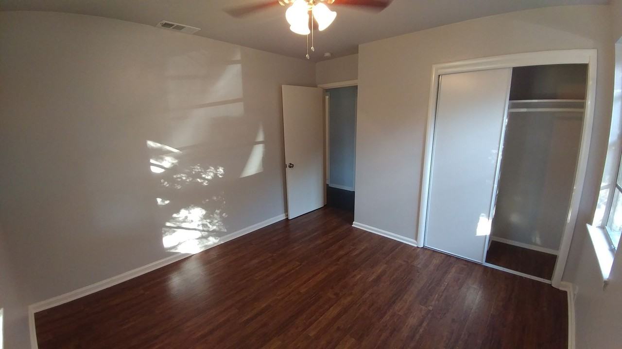 2523 Gross Rd - Photo 4 of 7