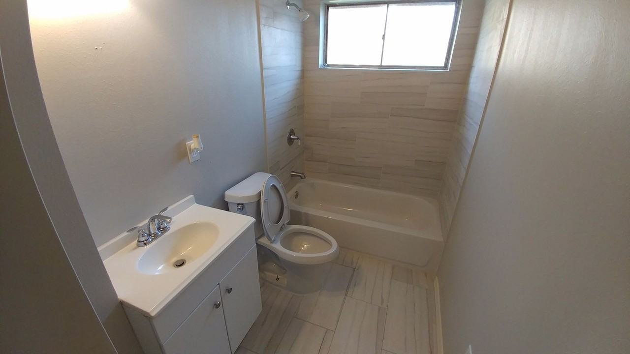 2523 Gross Rd - Photo 5 of 7