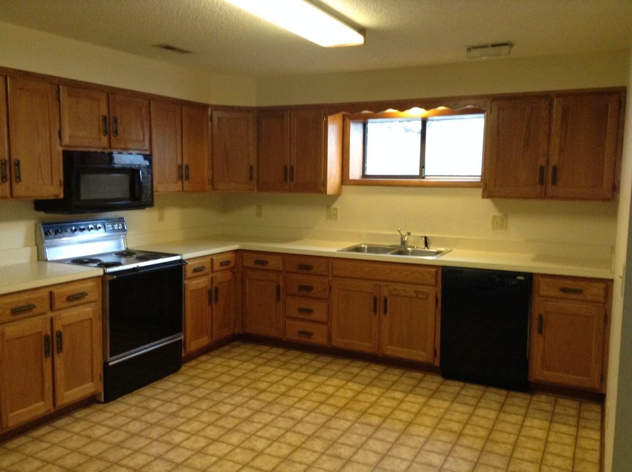 717 Ridgewood Dr - Photo 5 of 29