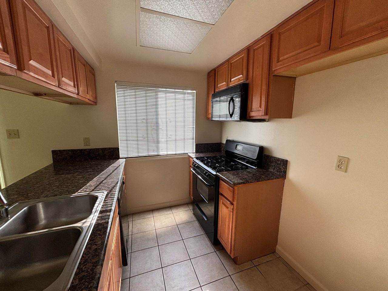 4196 Savannah Ln - Photo 7 of 24