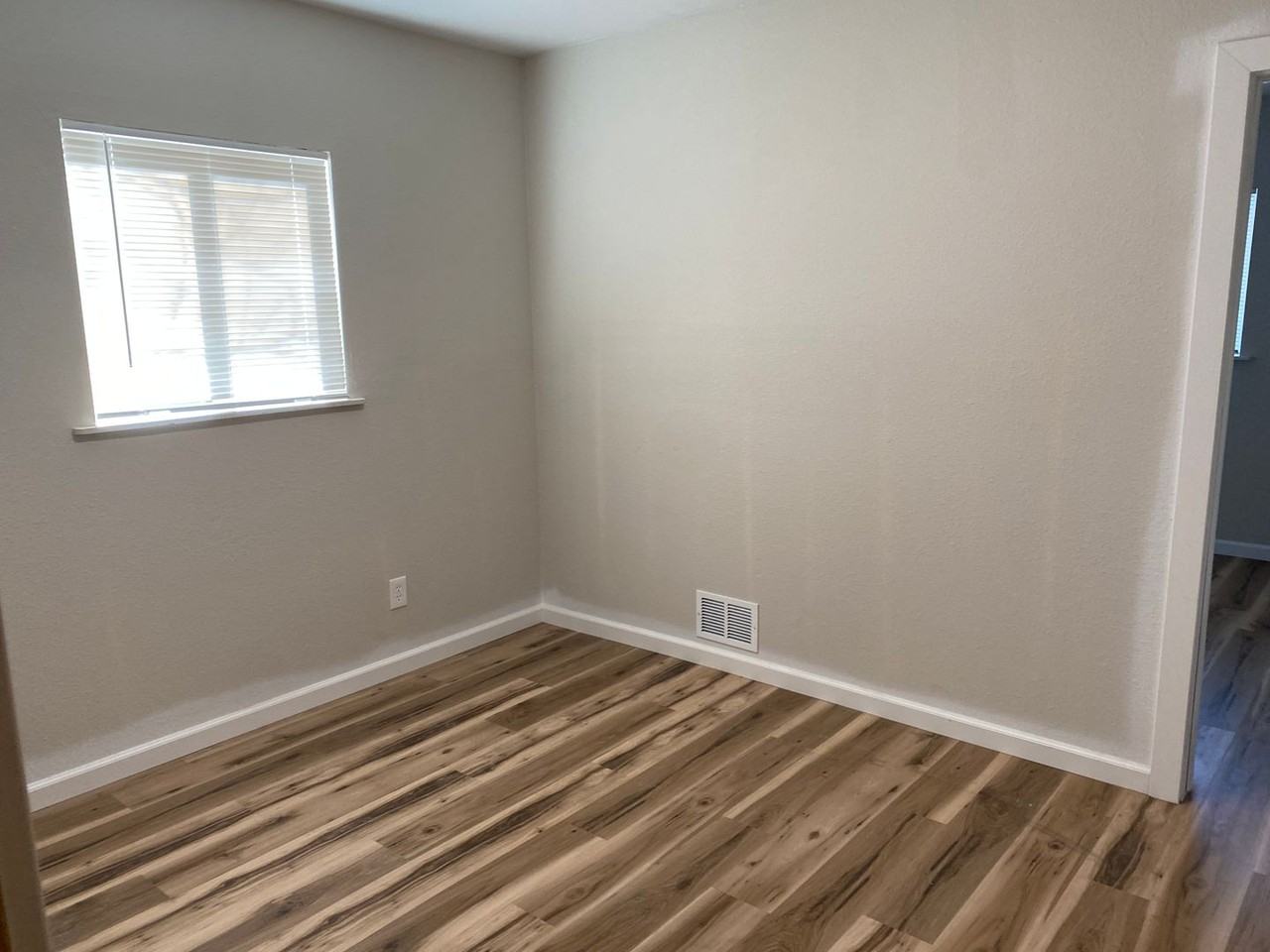 141 Dawson Pl - Photo 4 of 27