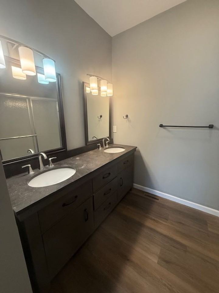 701 Stephanie Ct - Photo 4 of 20