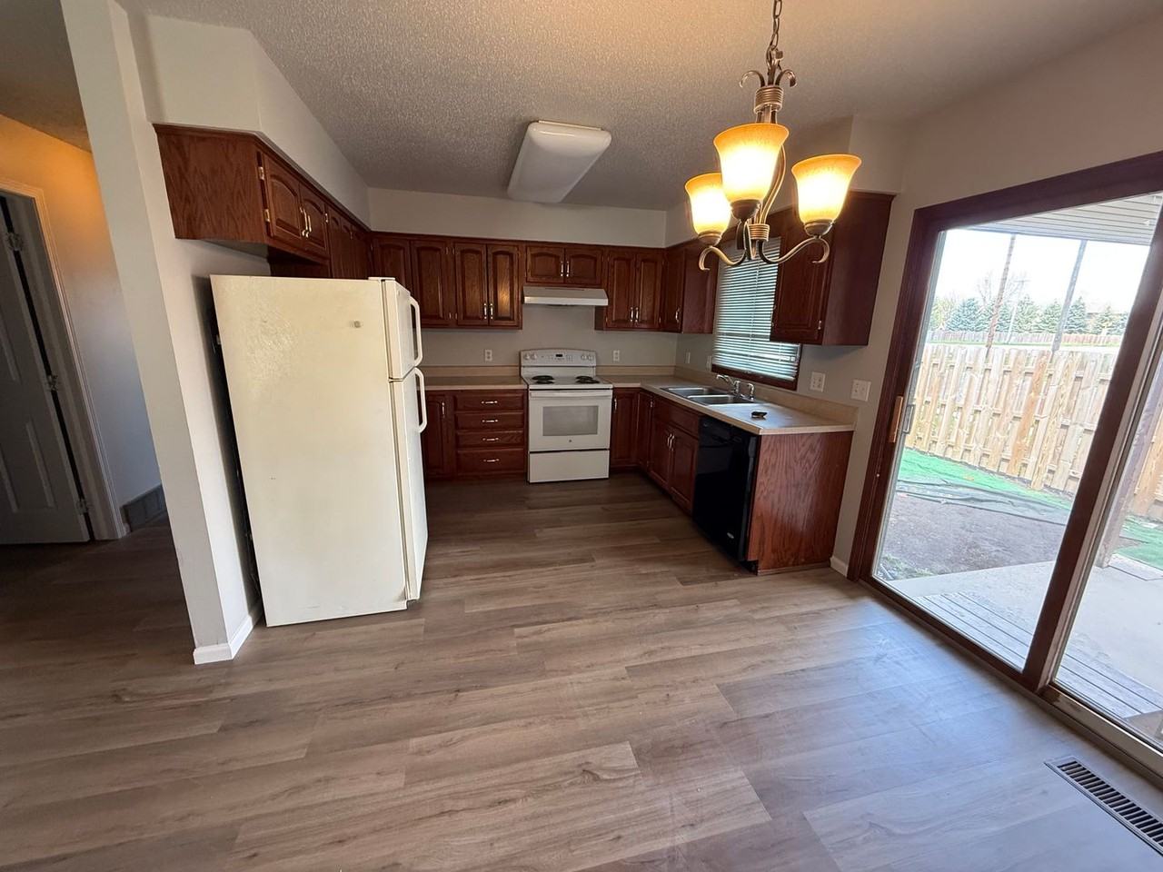 1501 S Campbell Trl - Photo 2 of 14