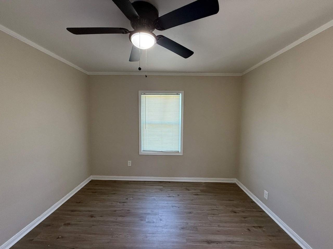 175 W Brentwood St - Photo 2 of 10