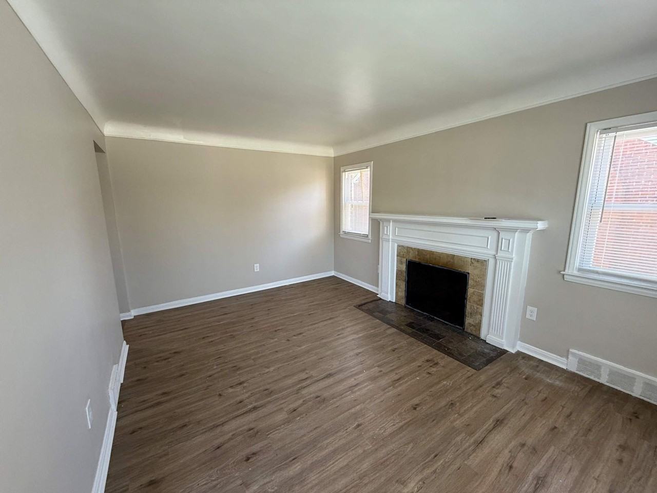 175 W Brentwood St - Photo 3 of 10