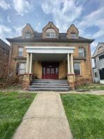 featured image of 215 E Lincoln Ave