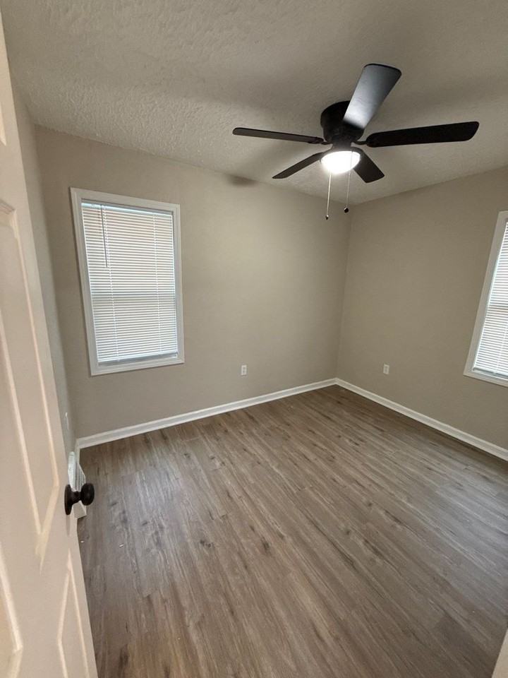 20506 Hanna St - Photo 2 of 12