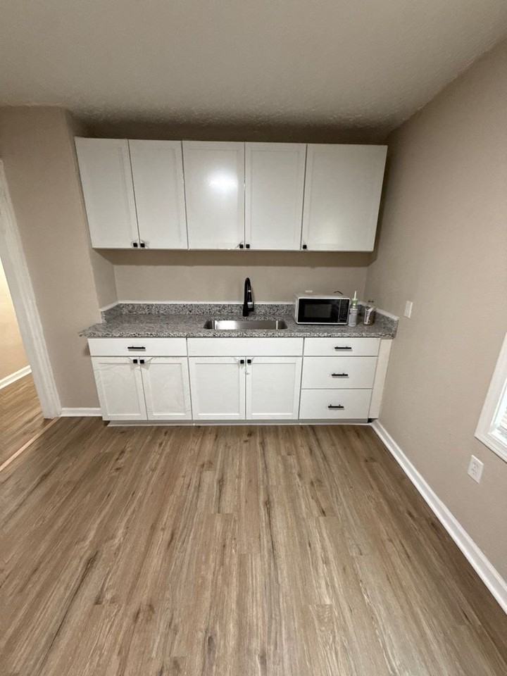 20506 Hanna St - Photo 4 of 9