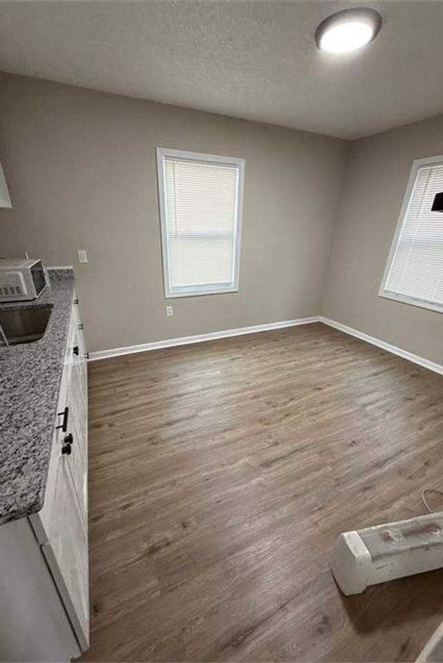 20506 Hanna St - Photo 3 of 9