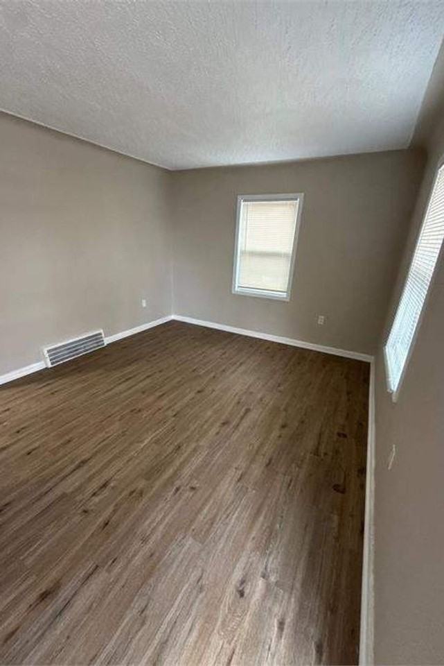 20506 Hanna St - Photo 6 of 9