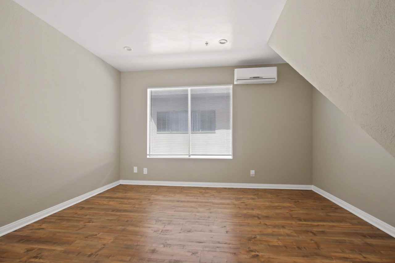 12914 Doty Ave - Photo 7 of 18