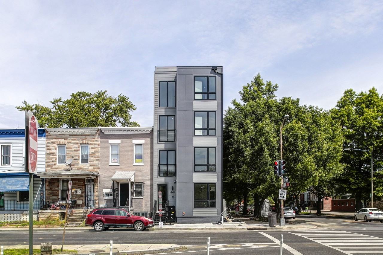 1444 Independence Ave SE - Photo 3 of 31