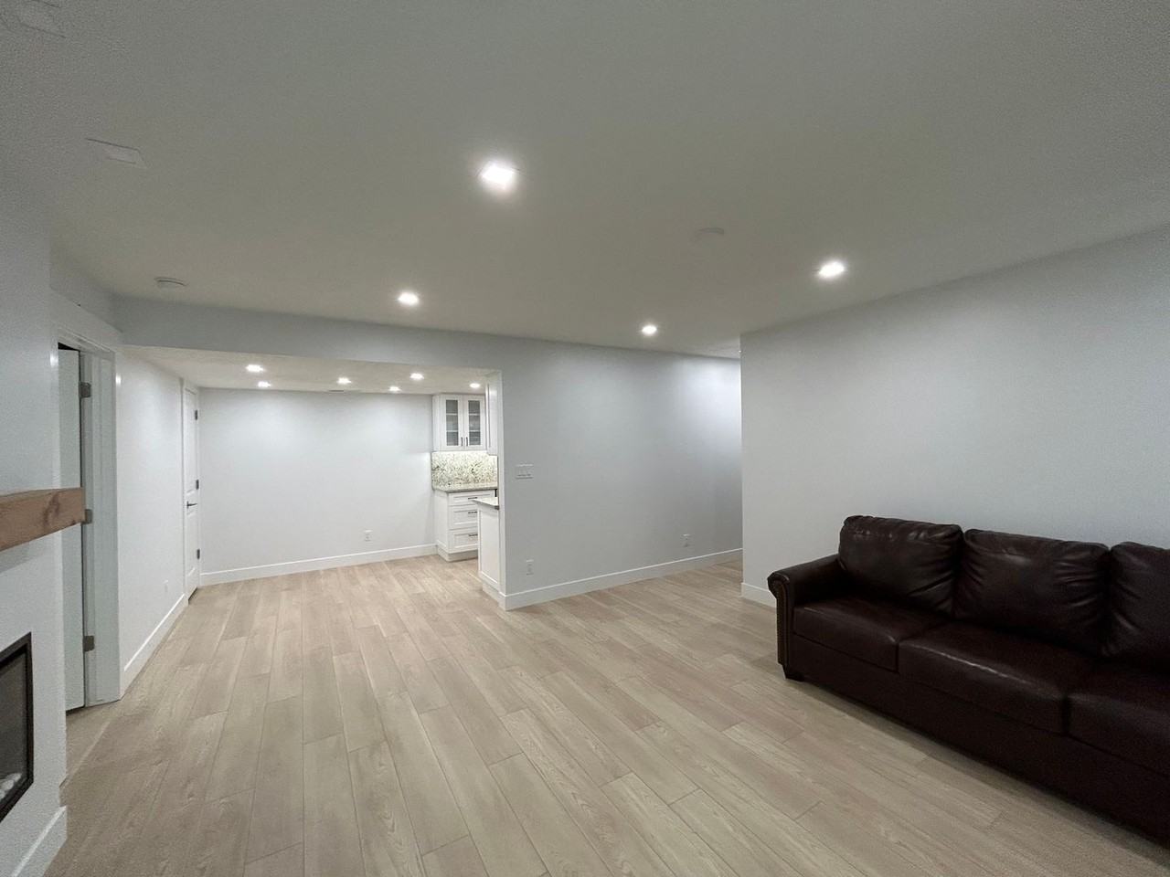 1484 E Foxboro Dr #1 - Photo 3 of 18