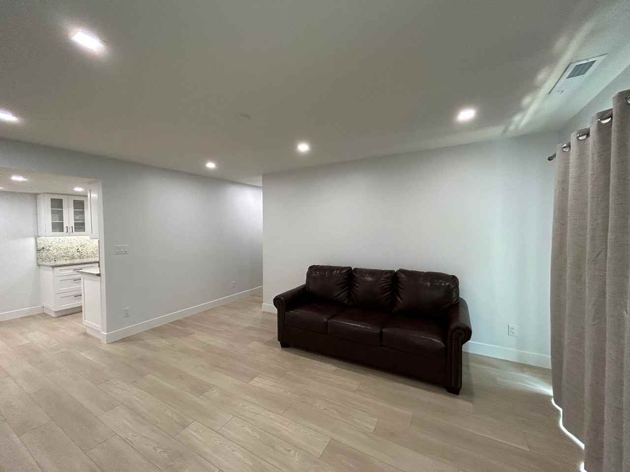 1484 E Foxboro Dr #1 - Photo 5 of 18