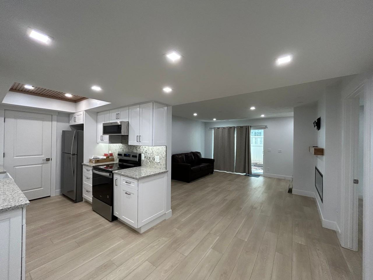 1484 E Foxboro Dr #1 - Photo 6 of 18