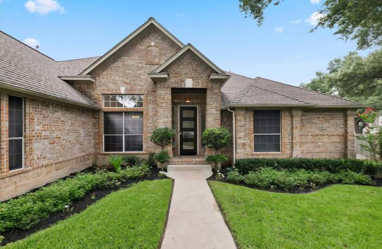 2913 Victoria Cv - Photo 2 of 33