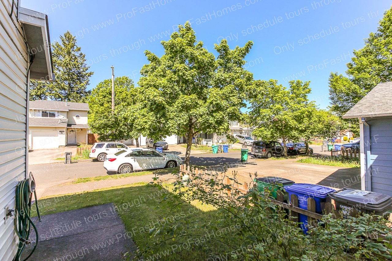 12530 Se Taggart St - Photo 3 of 20