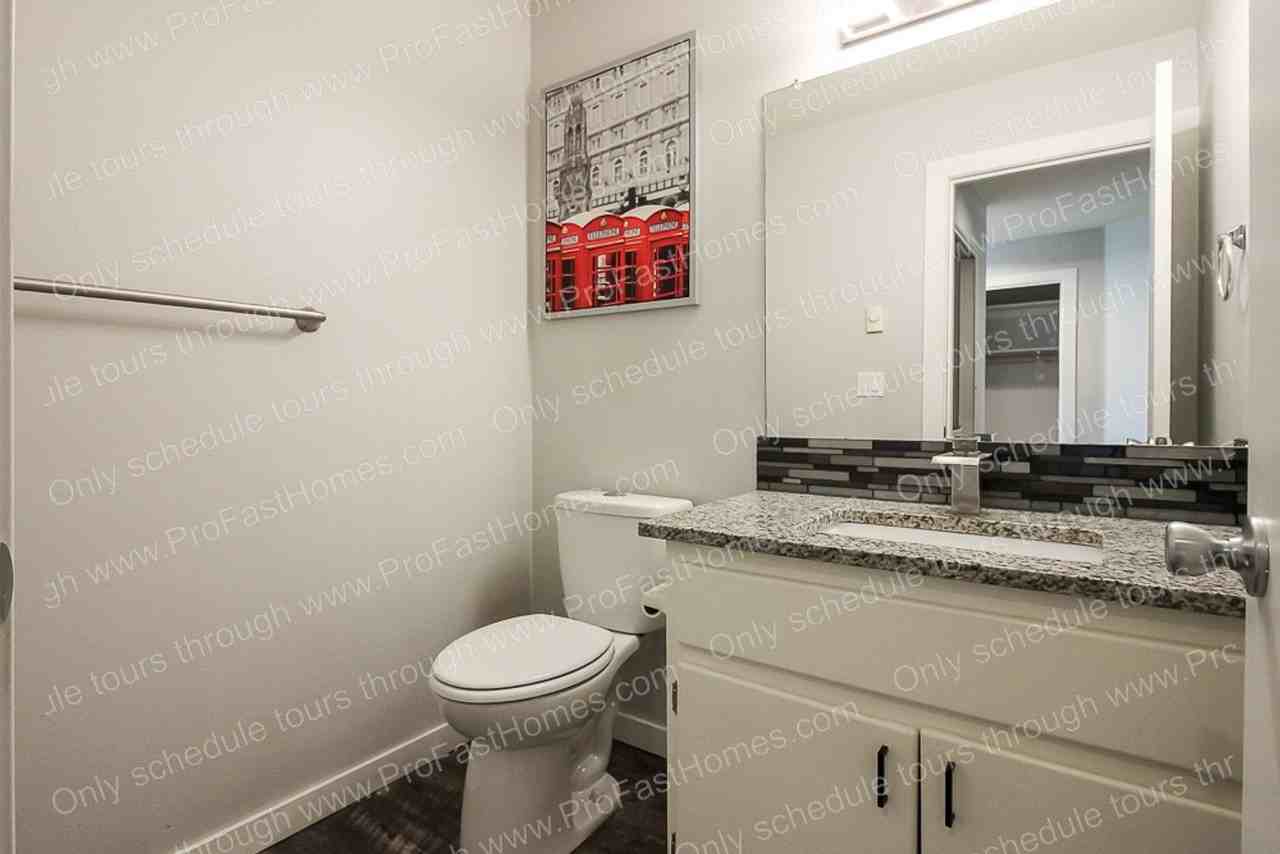 12530 Se Taggart St - Photo 6 of 20