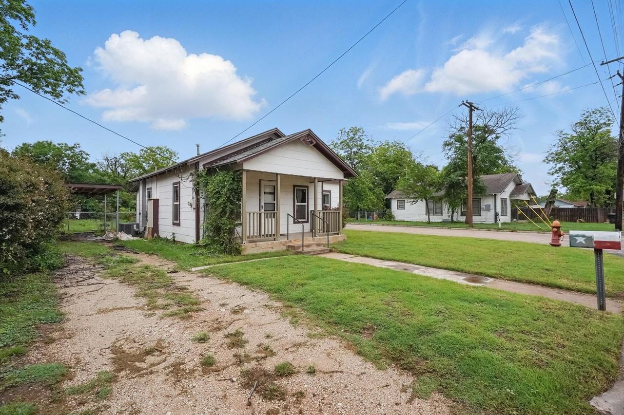 1102 S 15th St - Photo 2 of 29