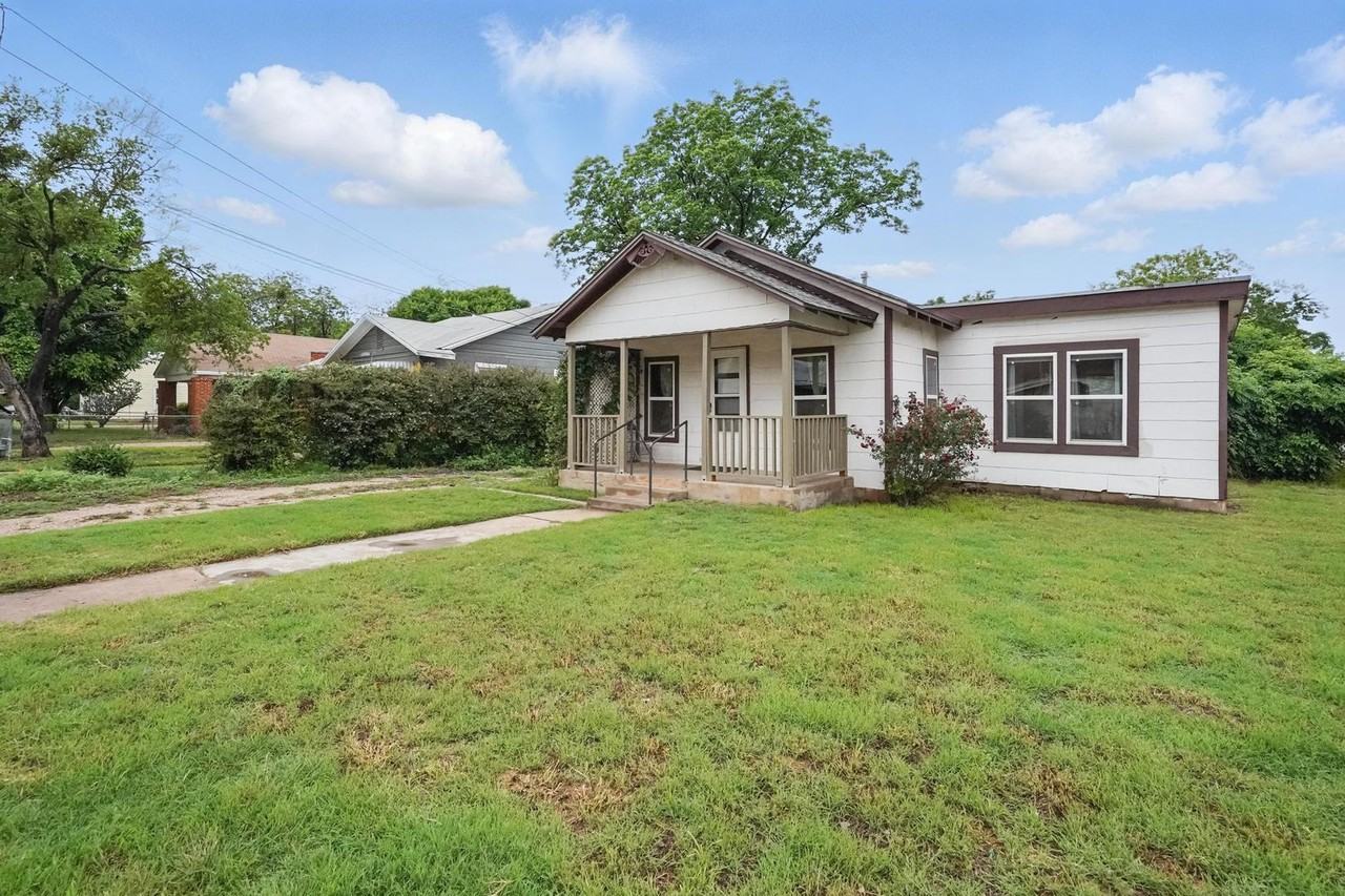 1102 S 15th St - Photo 3 of 29