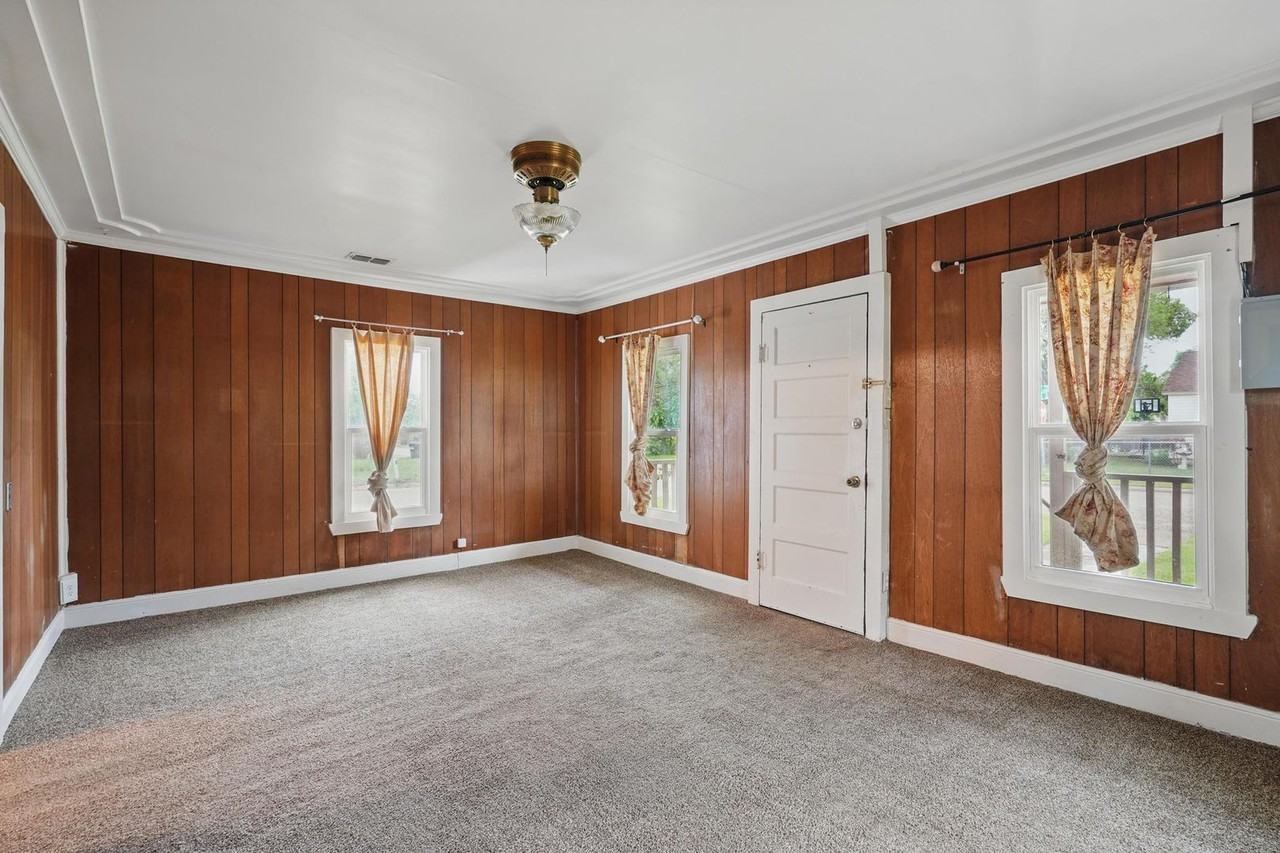 1102 S 15th St - Photo 6 of 29