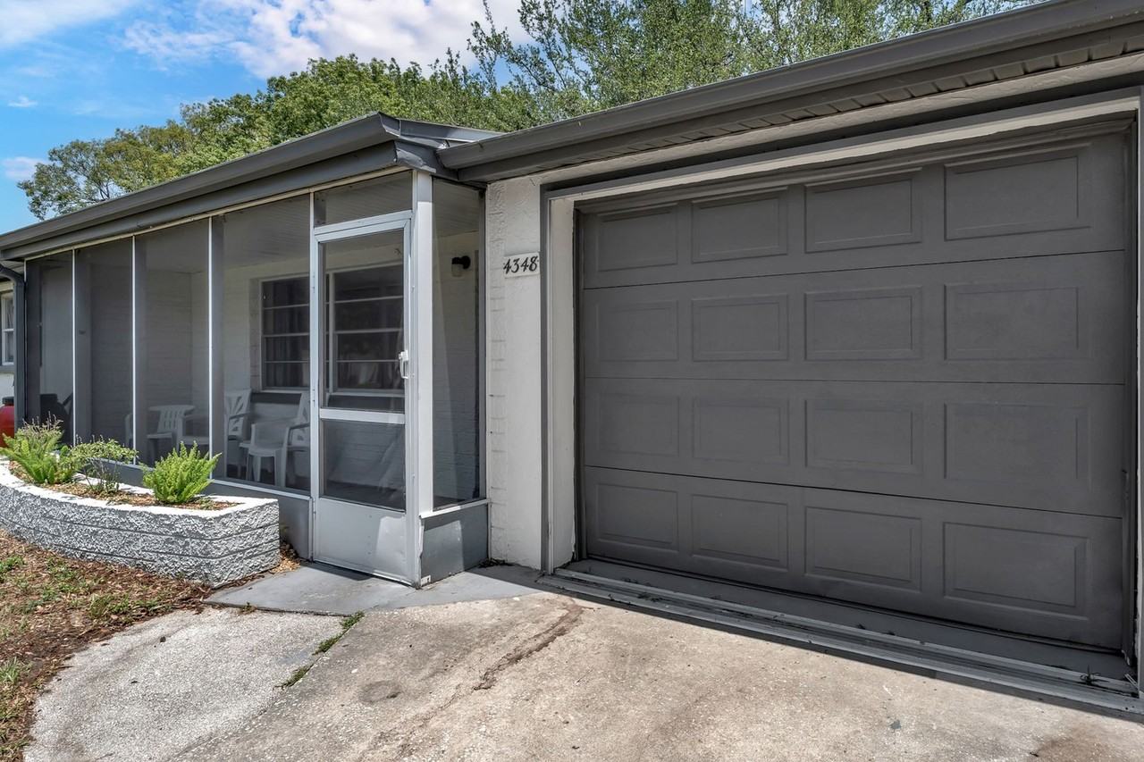 4348 Shoreline Dr - Photo 3 of 26