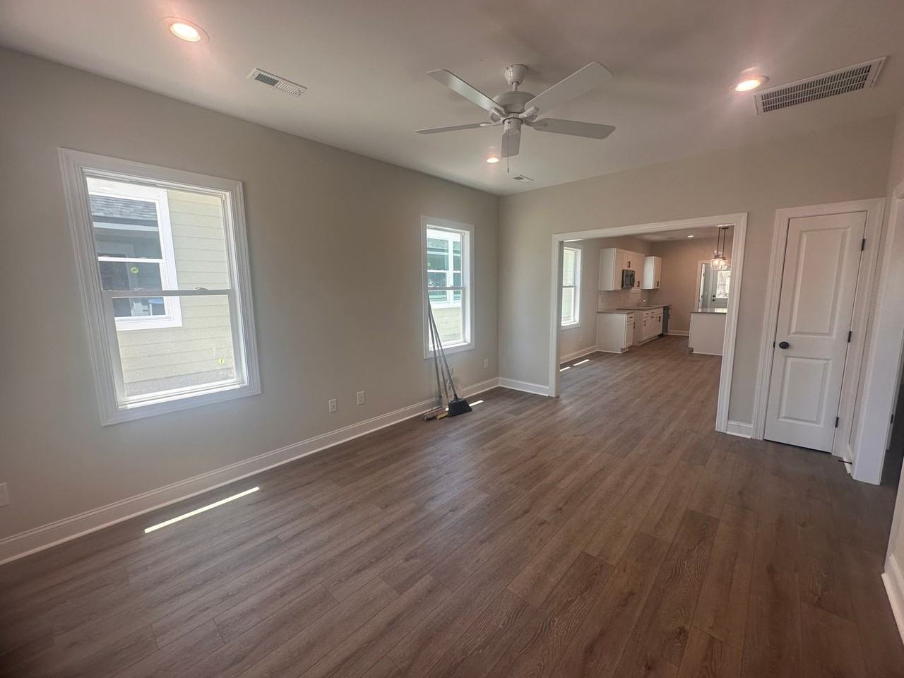 1910 Oak St - Photo 3 of 18