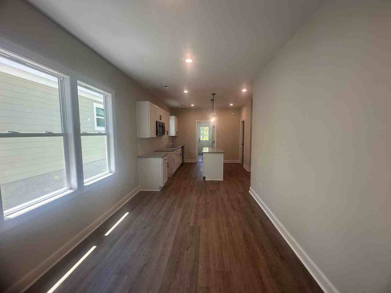 1910 Oak St - Photo 5 of 18