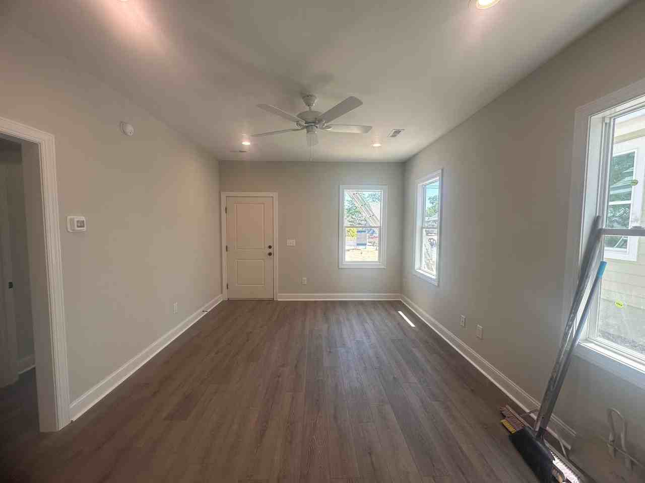 1910 Oak St - Photo 6 of 18