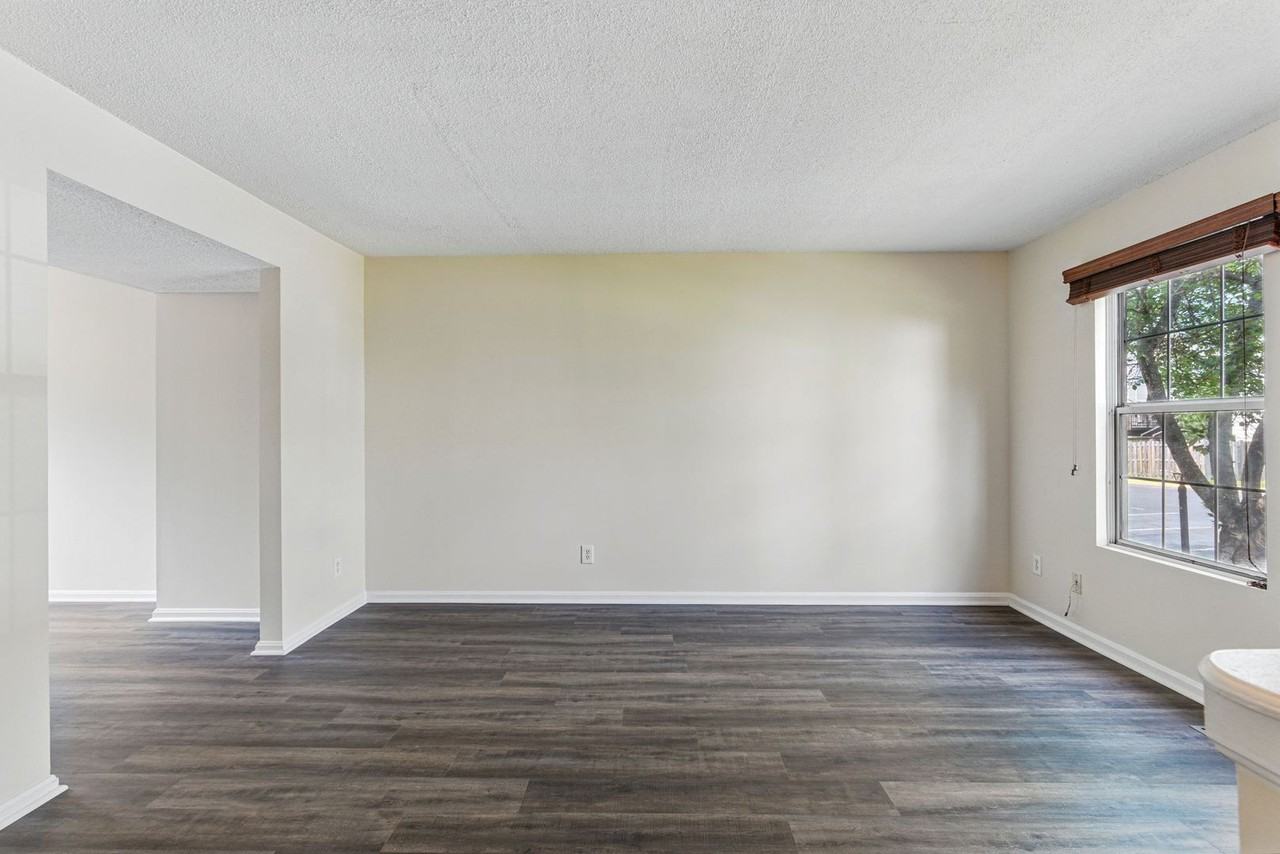 505 Knollwood Ct - Photo 2 of 36