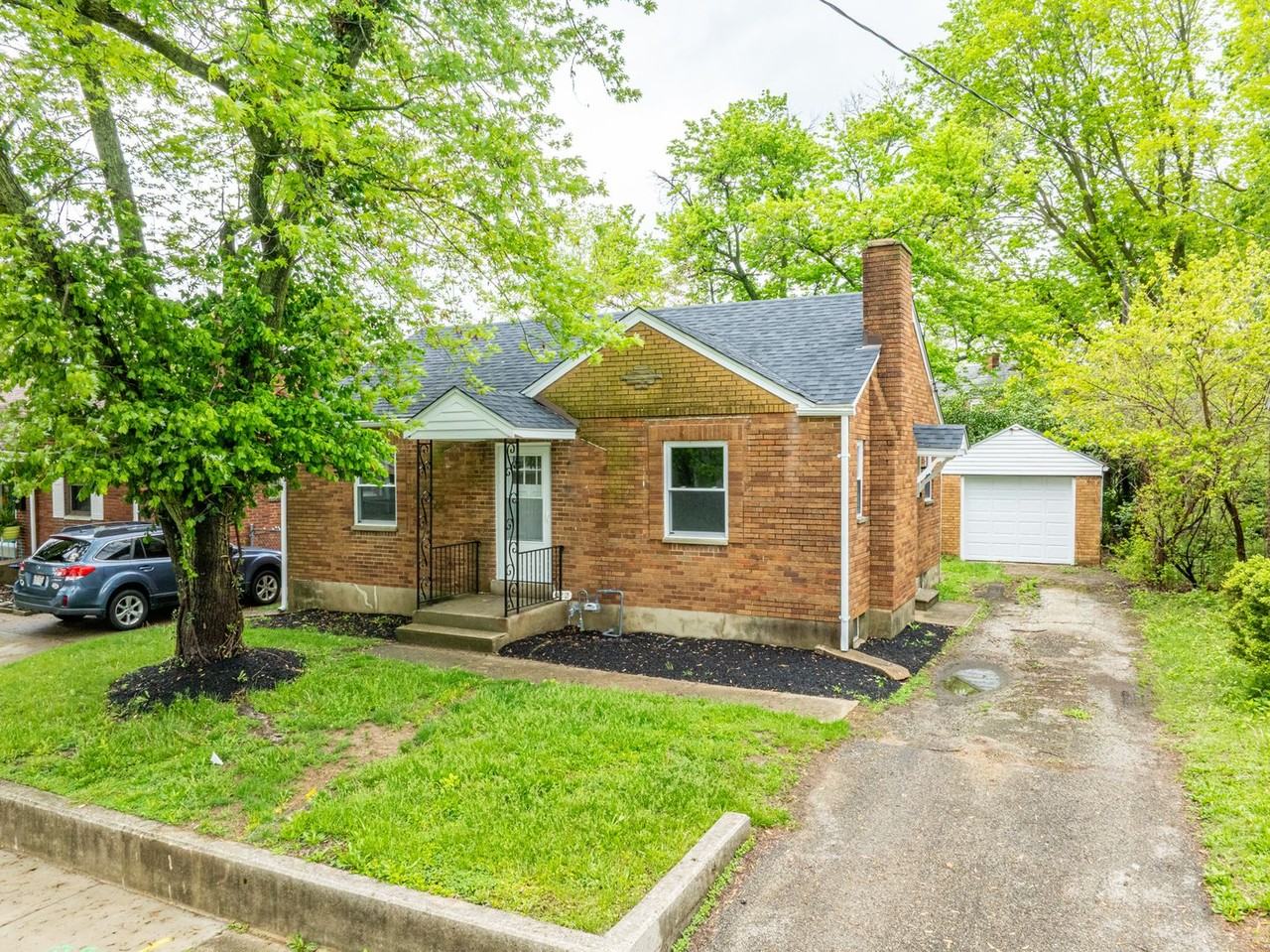 922 Wilmington Ave - Photo 2 of 33