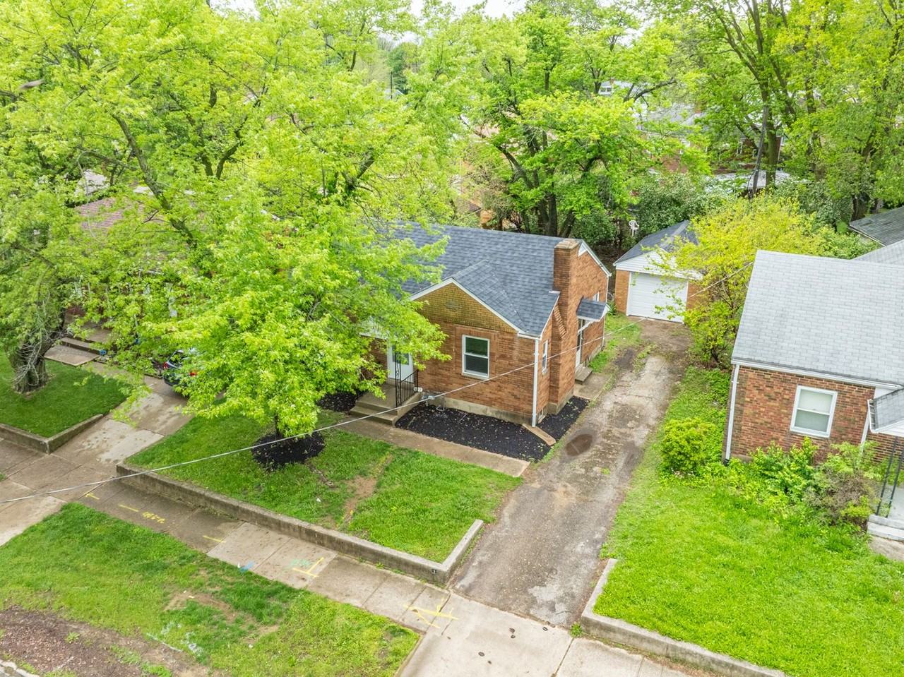 922 Wilmington Ave - Photo 3 of 33
