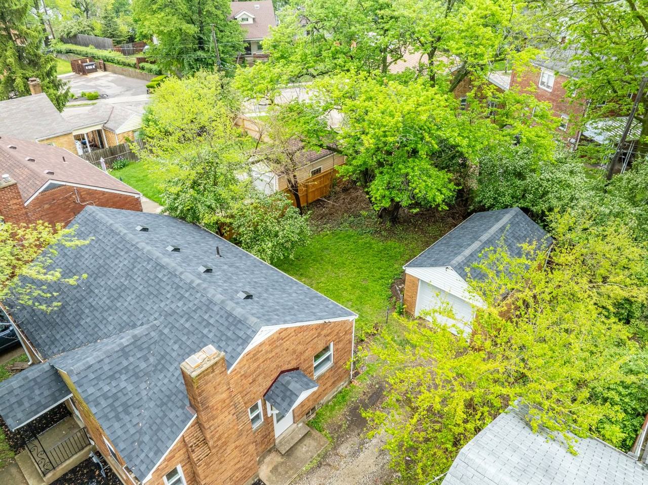 922 Wilmington Ave - Photo 4 of 33