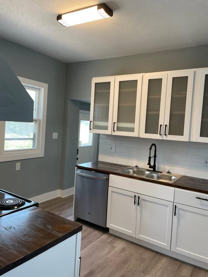 707 Gray St - Photo 2 of 11