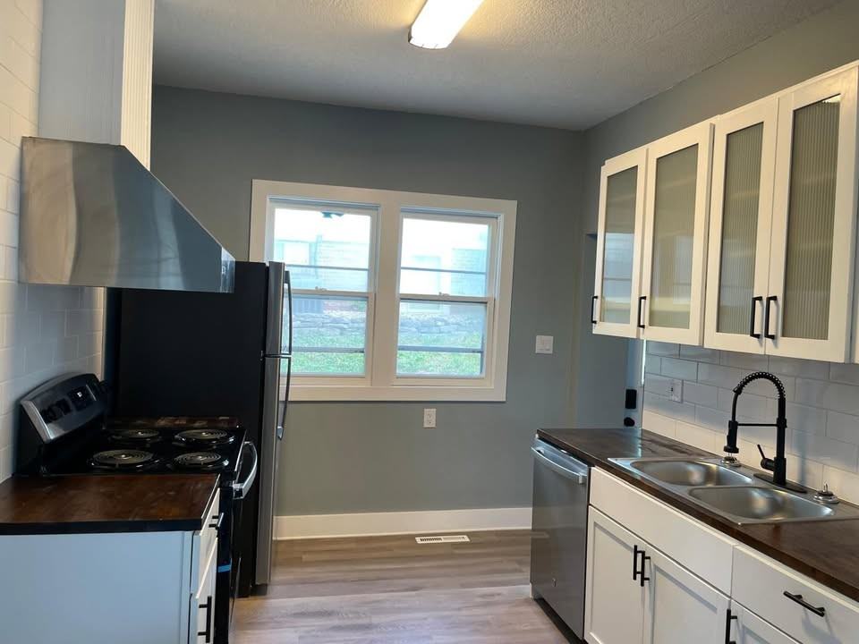 707 Gray St - Photo 3 of 11