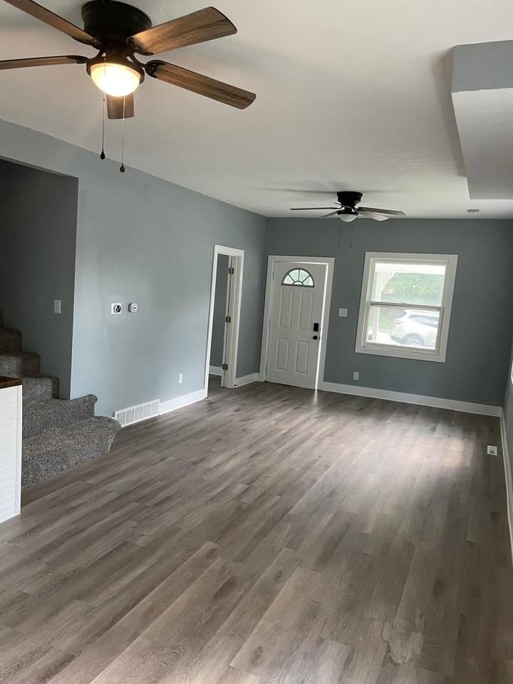 707 Gray St - Photo 5 of 11