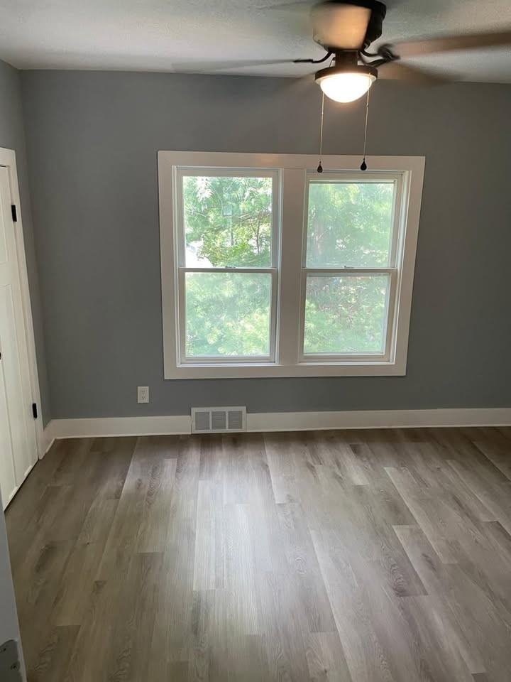 707 Gray St - Photo 7 of 11